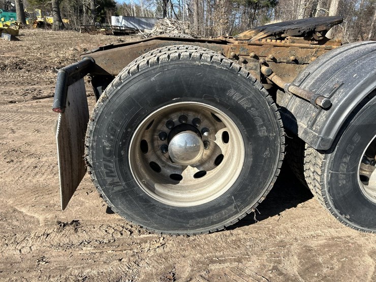 2005-peterbilt-379-image-92