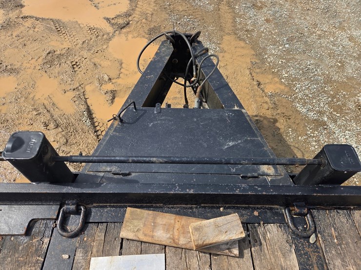 2013-massey-ferguson-8-image-24