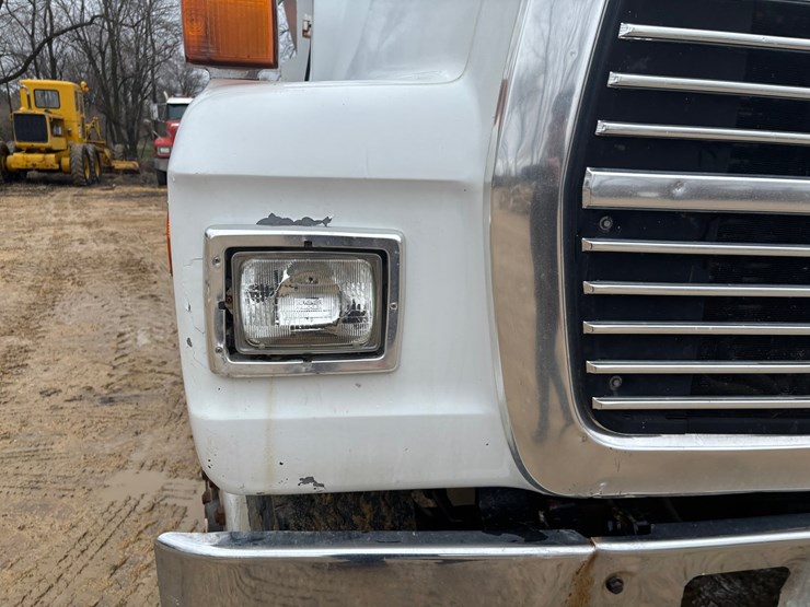 1997-ford-lt8000-image-15