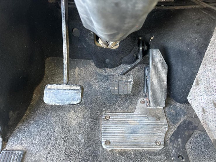 2001-mack-ch613-image-88