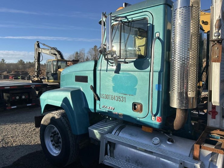 2001-mack-ch613-image-11