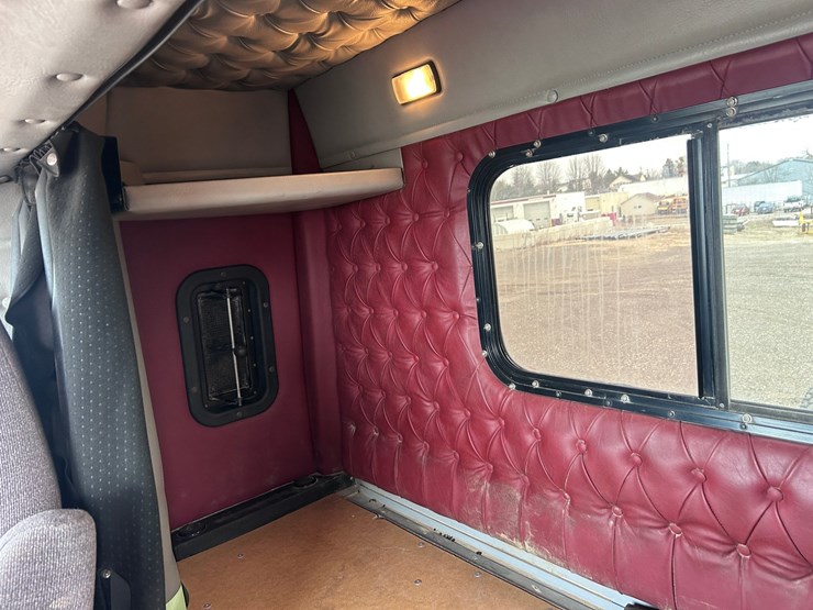#1009-•-2012-western-star-conventional-4-sleeper-cab-truck-tractor-image-59