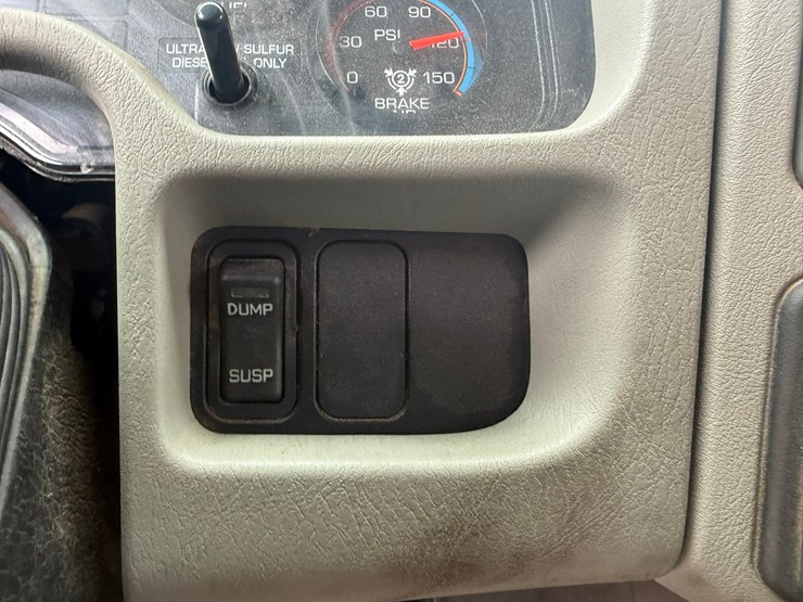 2012-international-7400-image-68