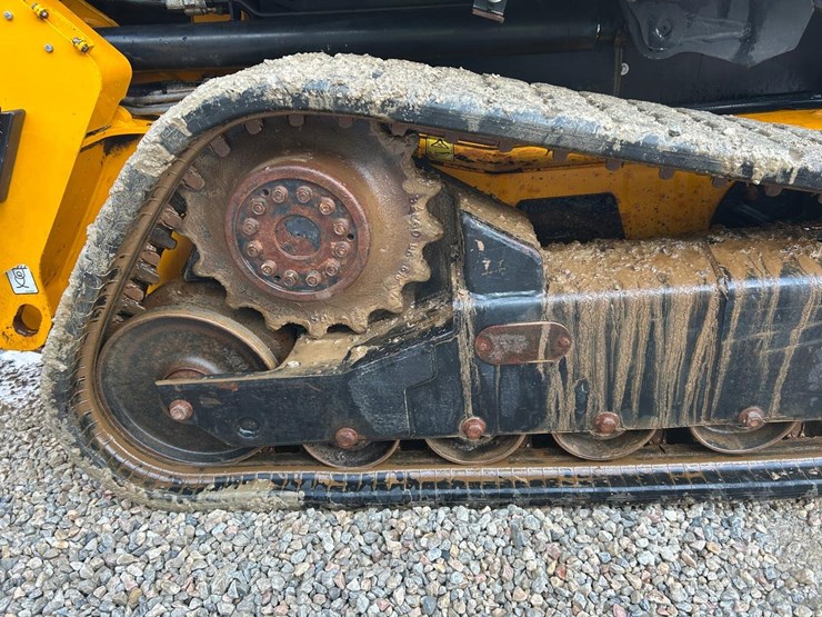 2022-jcb-2ts-7t-image-13