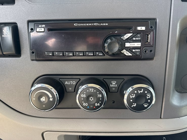 2016-massey-ferguson-8-image-72