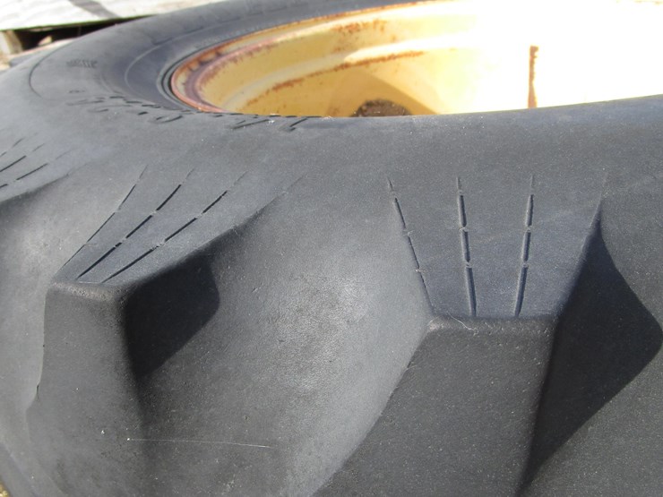 titan-14.9-24-tire-&-rim-image-6