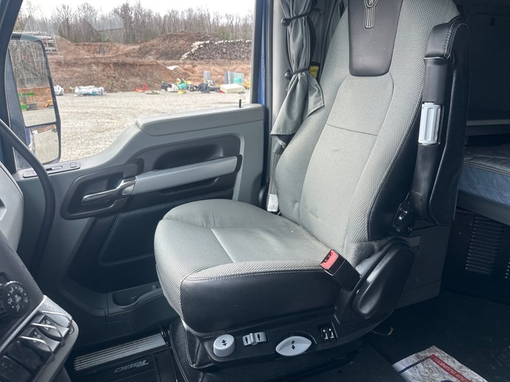 2020-kenworth-t680-image-51