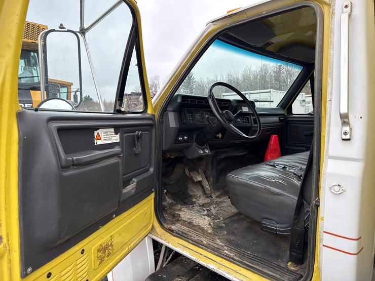 1993-ford-f700-image-60