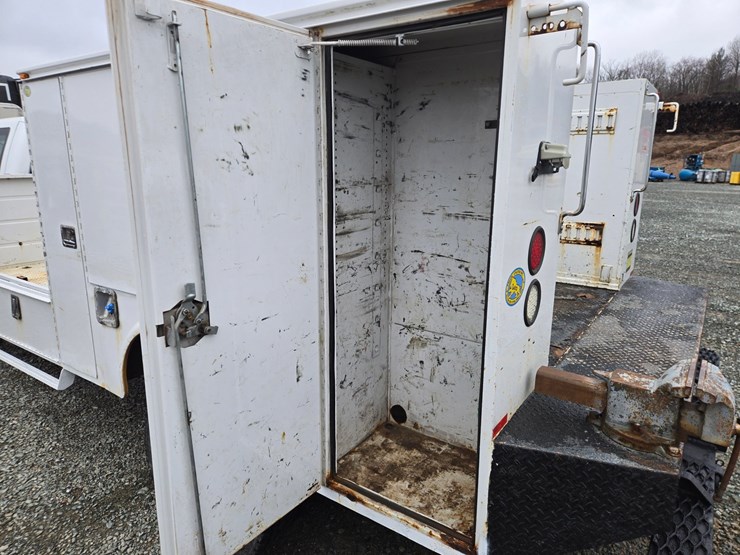 2011-ford-f550-image-29