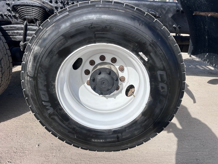 #1680-•-2003-freightliner-day-cab-truck-tractor-image-72