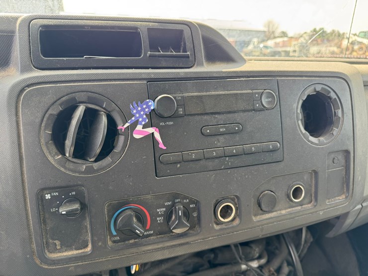 2010-ford-e350-image-32