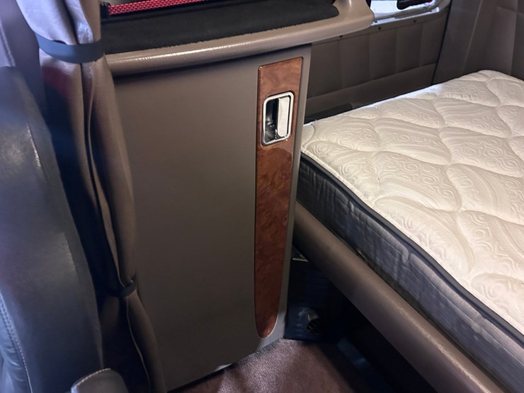 2007-peterbilt-379-image-72