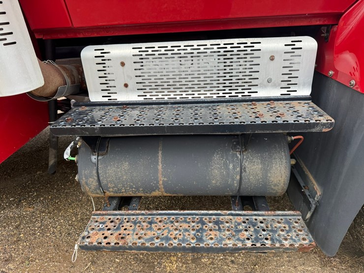 2012-international-7400-image-56