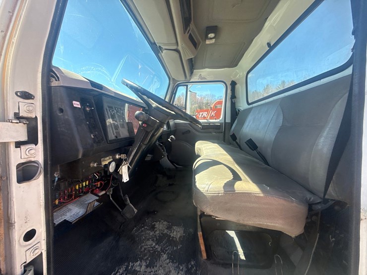 2000-international-4700-image-34