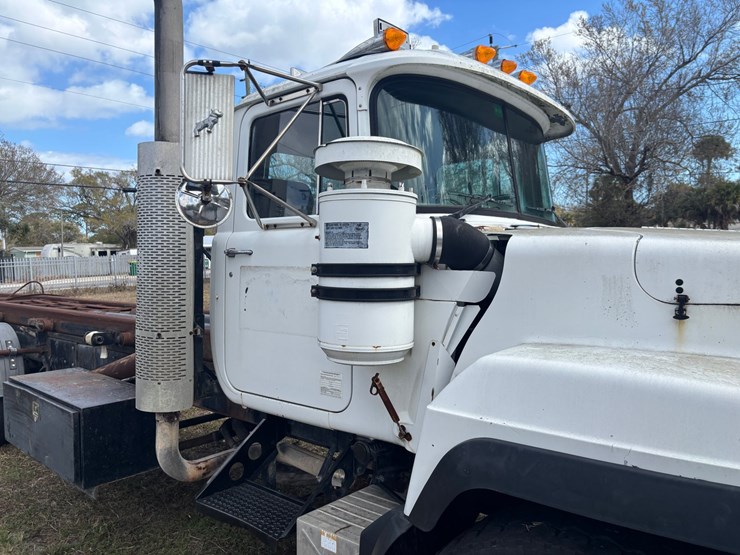 1999-mack-rd600-image-15