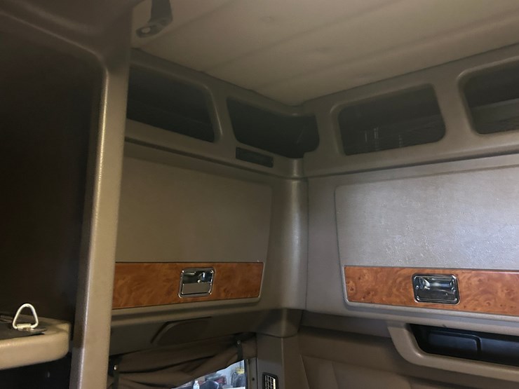 2007-peterbilt-379-image-81