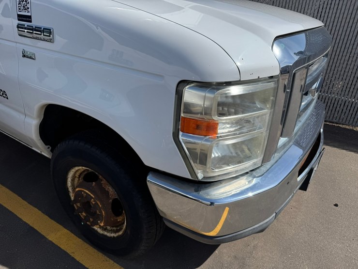 2010-ford-e350-image-12