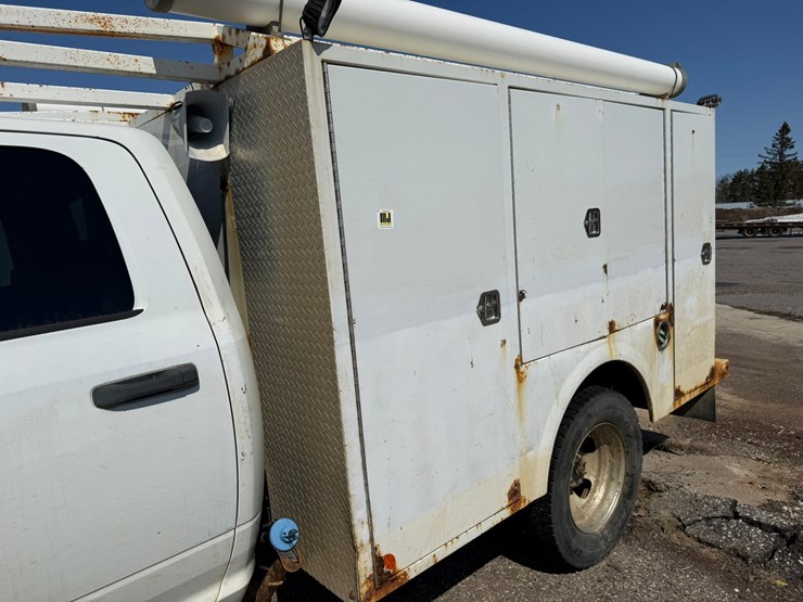 #1065-•-2013-ram-5500-heavy-duty-service-truck-image-11