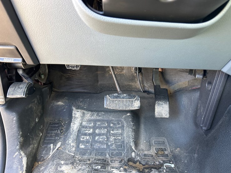 2011-ford-f550-image-67