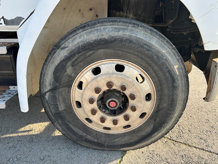 freightliner-fl70-image-81