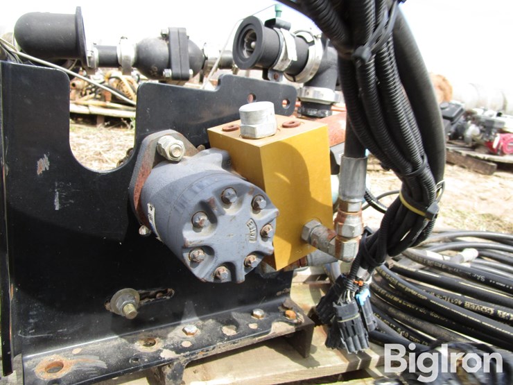 john-blue-hydraulic-fertilizer-attachment-image-17