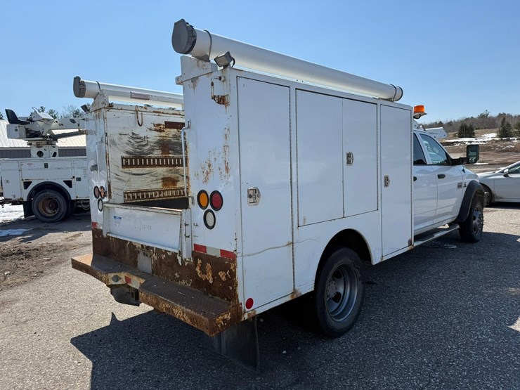 #1064-•-2015-ram-5500-heavy-duty-service-truck-image-5