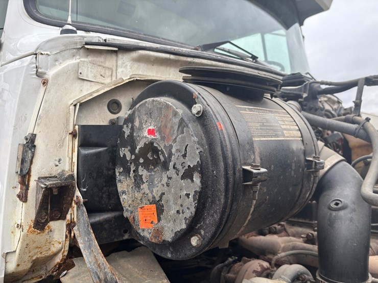 1997-ford-lt8000-image-32