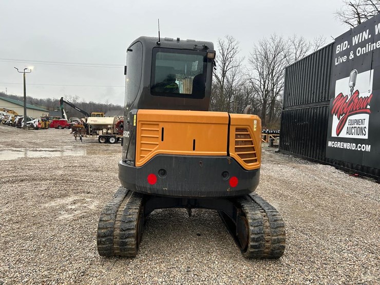 2019-case-cx60c-image-3