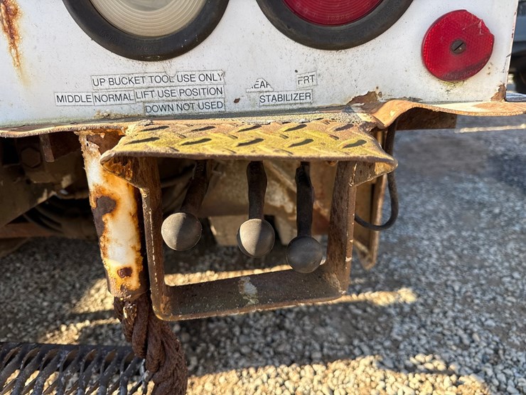 1998-freightliner-fl70-image-31