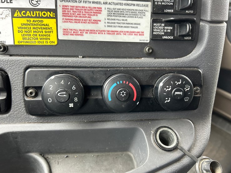 2017-massey-ferguson-8-image-65