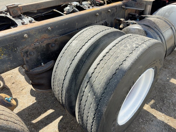 1998-mack-rd690s-image-21