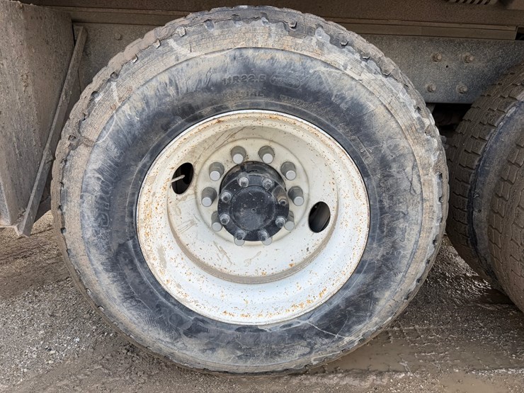 #1049-•-2005-mack-granite-tri-axle-dump-image-72