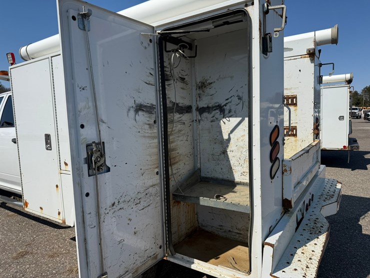 #1060-•-2015-ram-5500-heavy-duty-service-truck-image-15