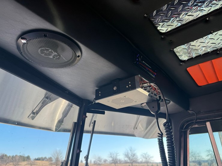 1974-peterbilt-359-image-39