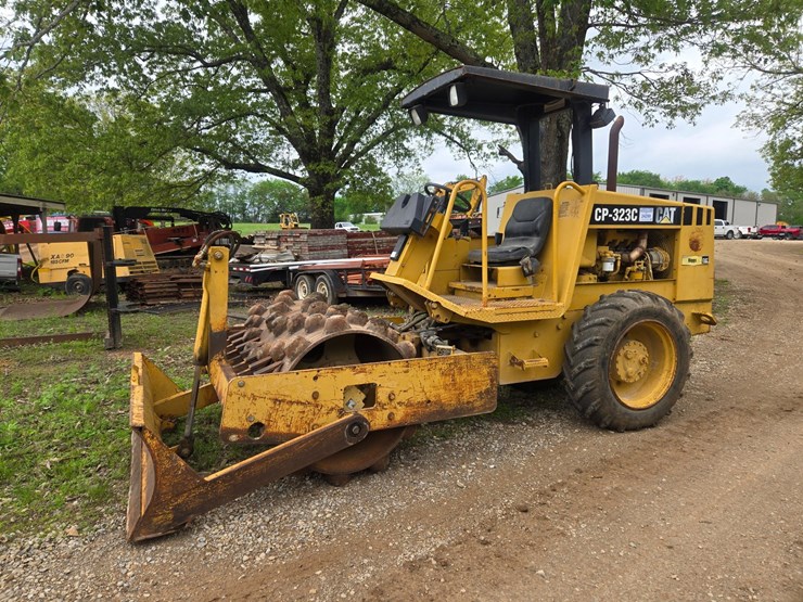 caterpillar-cp-323c-image-3