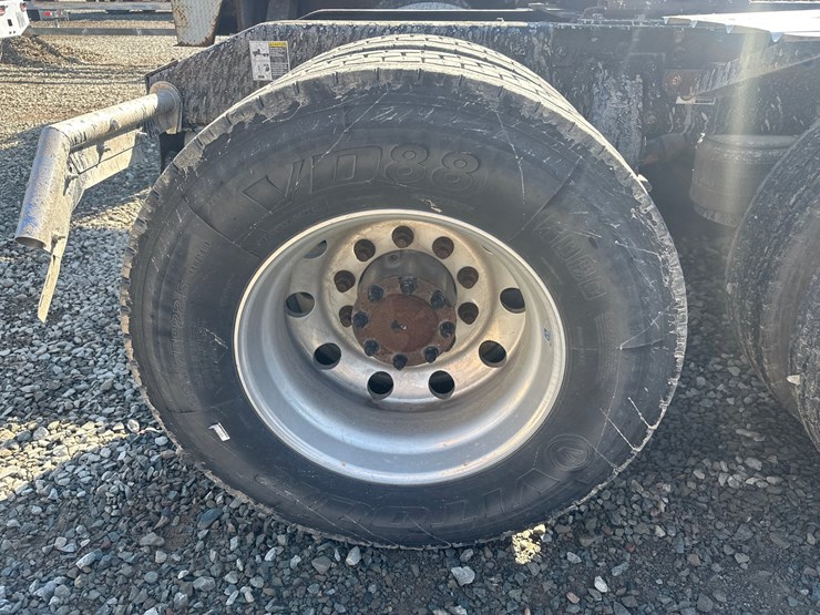 2013-peterbilt-365-image-83