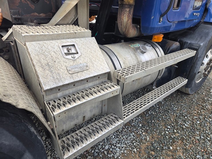 2007-massey-ferguson-8-image-16