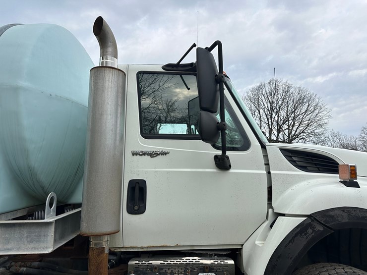 2007-international-7600-image-17