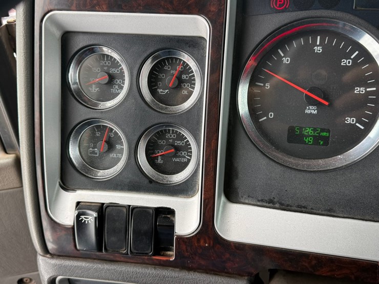 2011-kenworth-t800-image-68