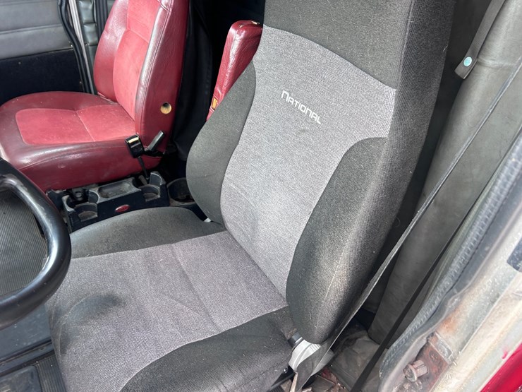 1998-peterbilt-379-image-47