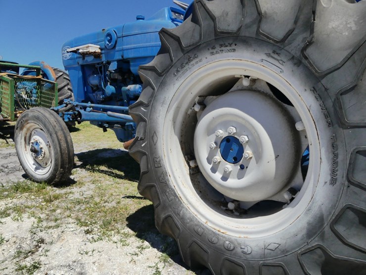 ford-tractor-image-7