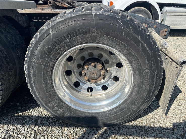 2014-massey-ferguson-8-image-73