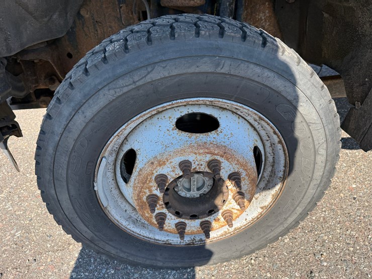 2014-ford-f550-xl-image-54