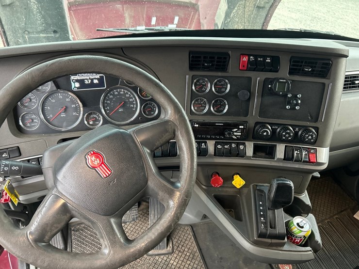 2016-kenworth-t680-image-54