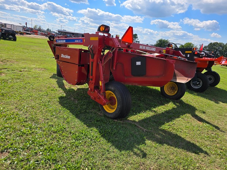 2022-new-holland-210-image-18