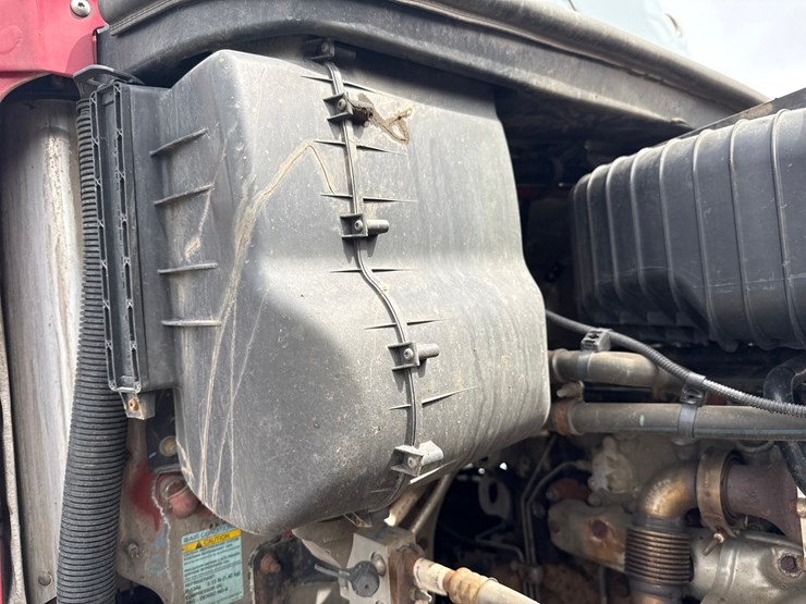 2018-freightliner-122sd-image-28