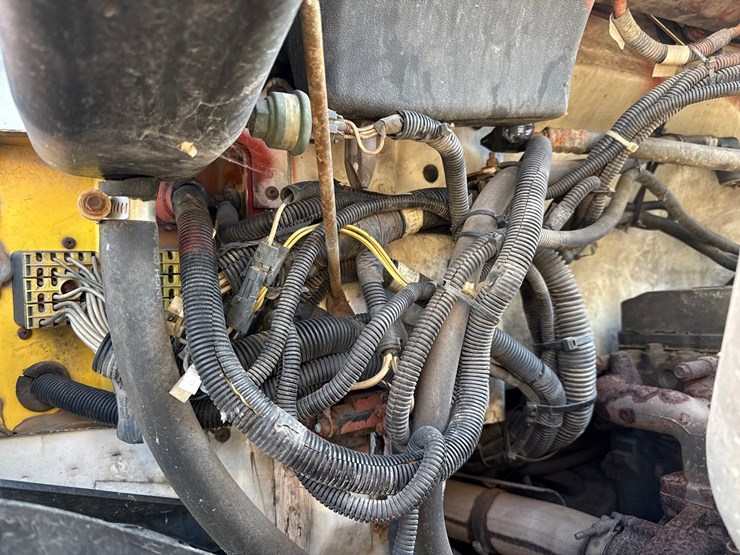 1998-freightliner-fl70-image-23