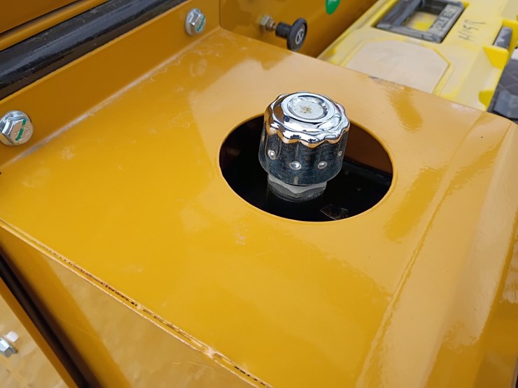 #23947-•-2025-agt-h15r-mini-excavator-image-17