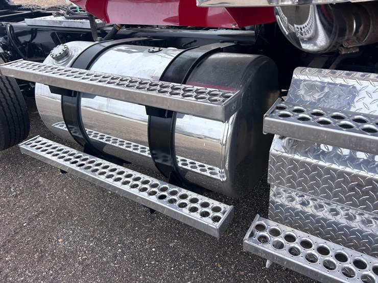 #1009-•-2012-western-star-conventional-4-sleeper-cab-truck-tractor-image-23