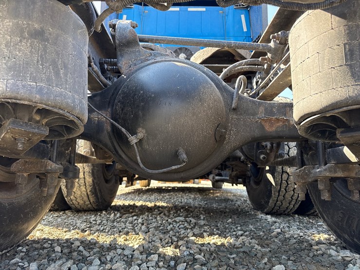 #2199-•-2020-international-a26-sleeper-cab-truck-tractor-image-30